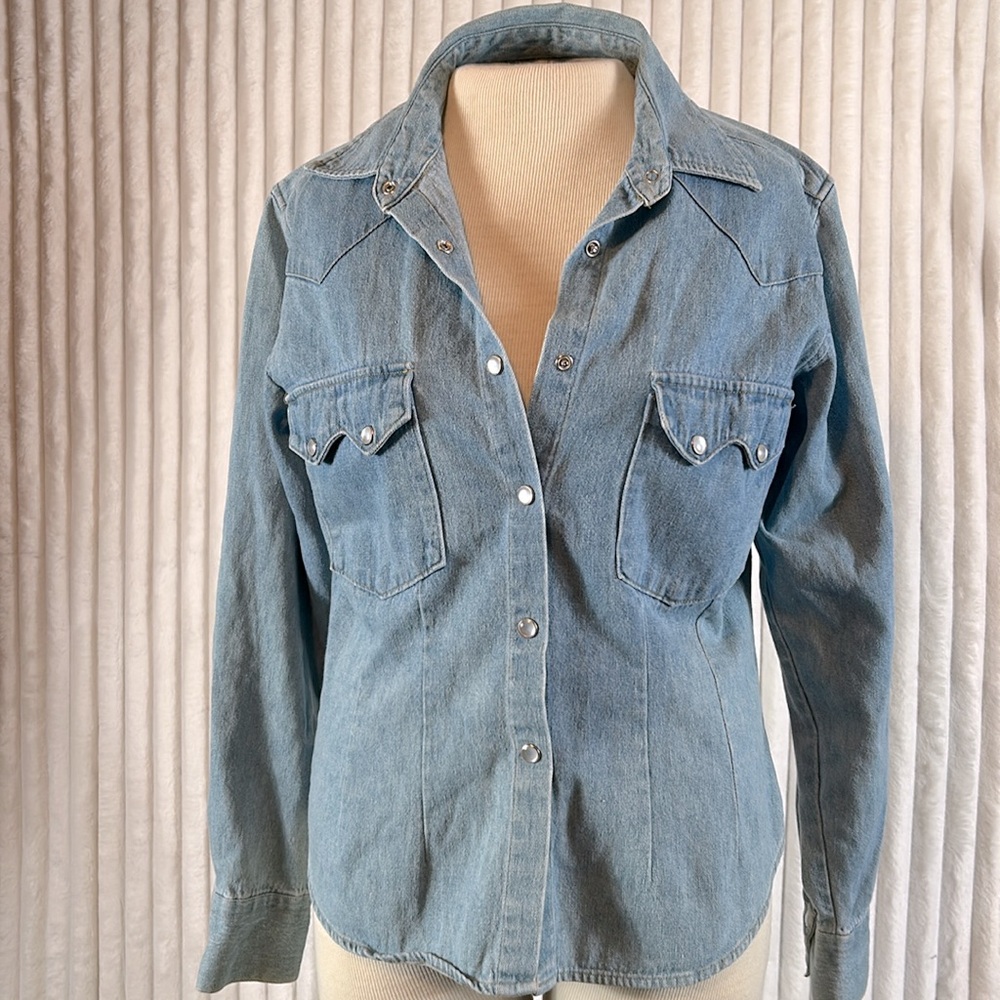 Vintage Moda Intl. denim western snap down shirt size small